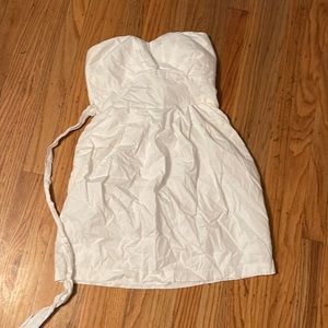 White strapless dress with pockets